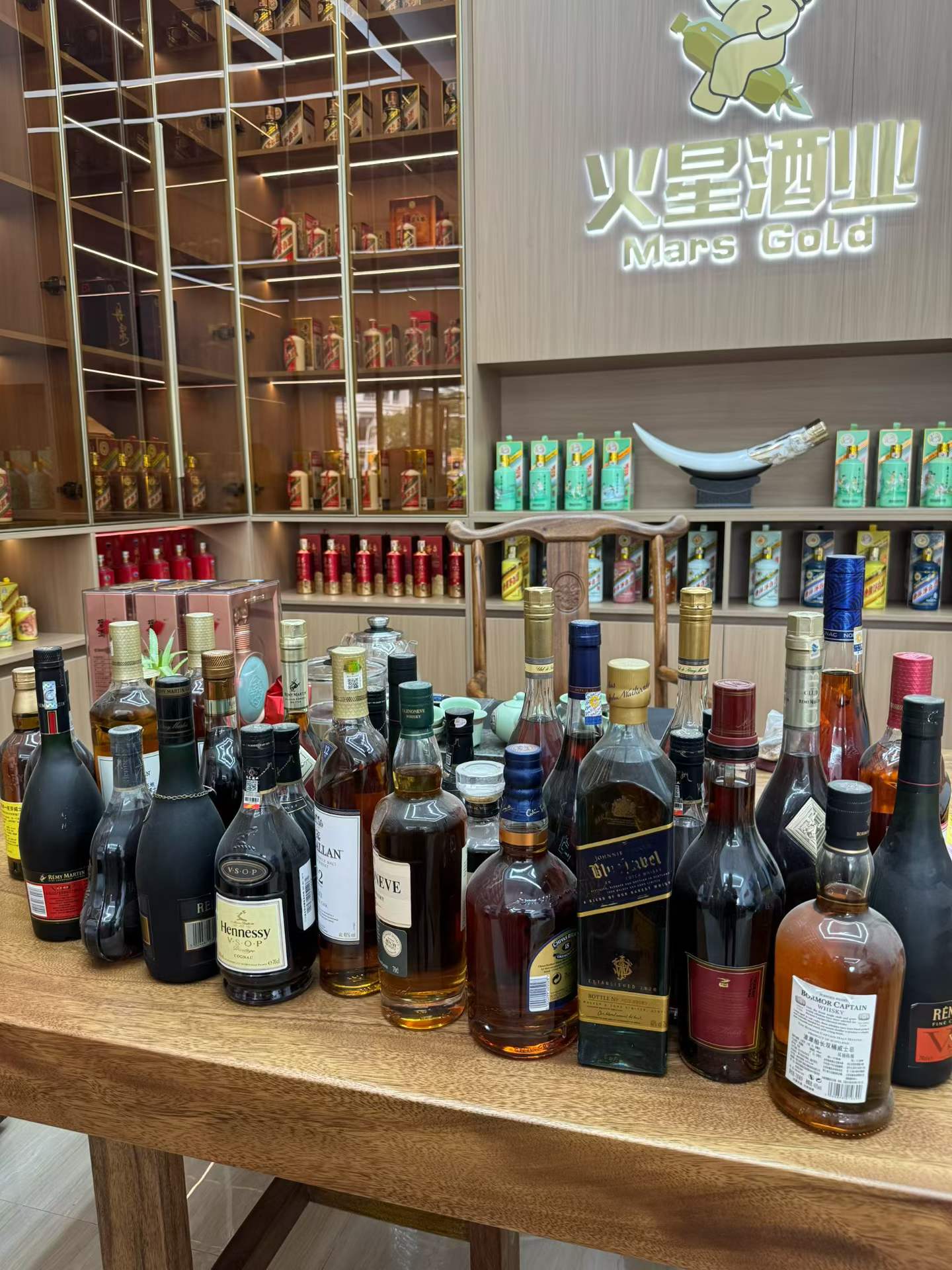火星酒业门店洋酒展示区