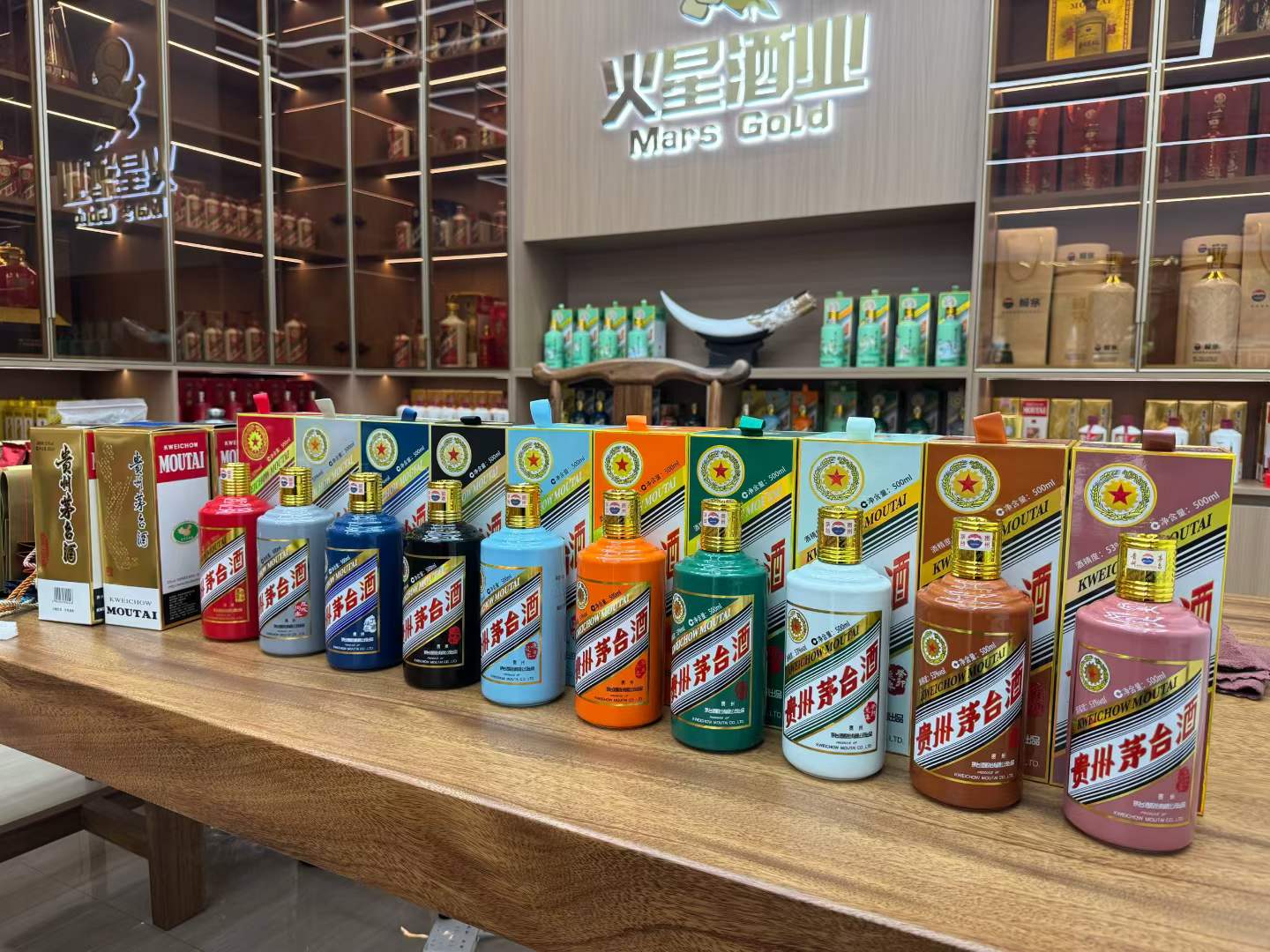 火星酒业店内名酒陈列展示柜